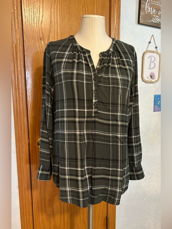 Universal Thread Tops - Universal Thread Green & Black Plaid  Top